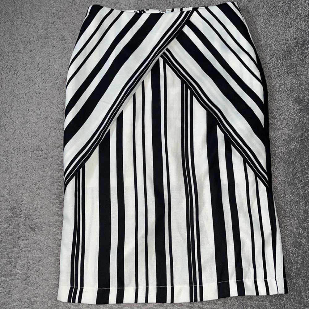 Skirt - Picture 2 of 2